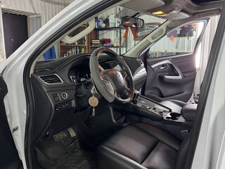 2020 Mitsubishi Pajero Sport III Рестайлинг, белый, 4300000 рублей, вид 3