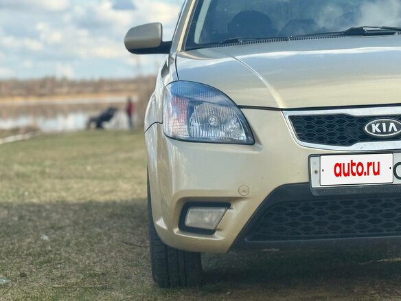 2010 Kia Rio II Рестайлинг, бежевый, 430000 рублей - вид 10