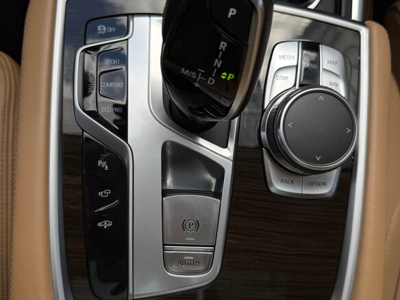 2016 BMW 7 серии 750i xDrive VI (G11/G12), чёрный, 3400000 рублей - вид 23