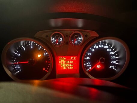 2010 Ford Focus II Рестайлинг, белый, 300000 рублей, вид 2