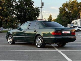 1996 Mercedes-Benz E-Класс 320 II (W210, S210), зелёный, 550000 рублей, вид 3