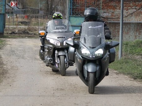 2008 Kawasaki GTR 1400 (Concours 14), серебристый, 800000 рублей, вид 4