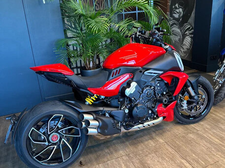 2023 Ducati Diavel V4, красный, 2650000 рублей, вид 4
