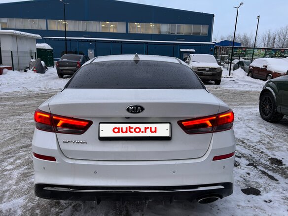 2018 Kia Optima IV Рестайлинг, белый, 2050000 рублей - вид 5