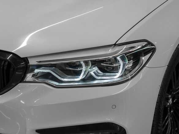 2019 BMW 5 серии 530d xDrive VII (G30/G31/G38), белый, 4980000 рублей - вид 25