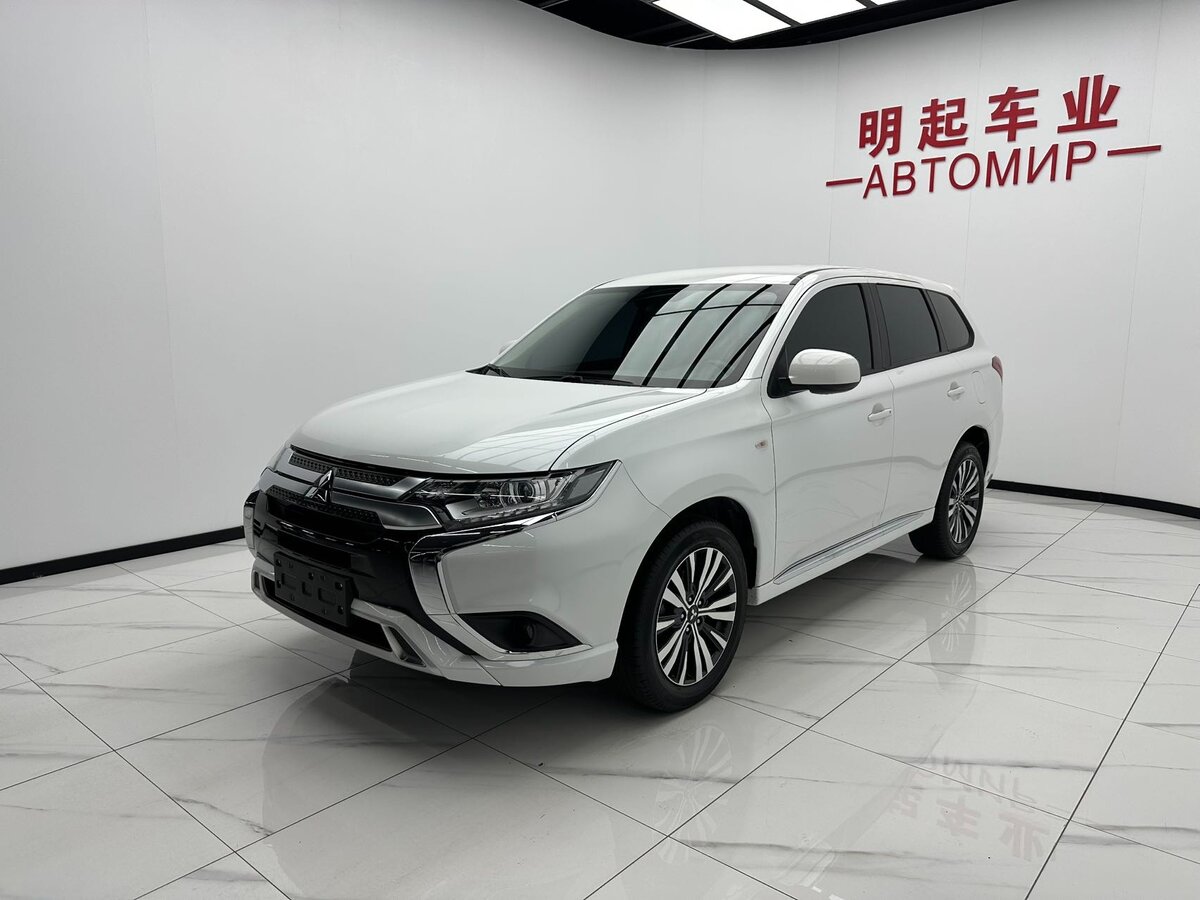 Открыть фотографии: Mitsubishi Outlander III Рестайлинг 3