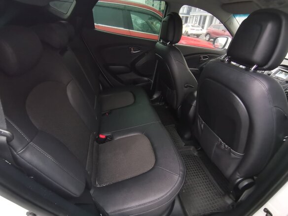 2015 Hyundai ix35 I Рестайлинг, белый, 1500000 рублей - вид 4