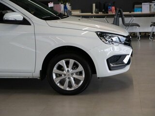 2026 Lada (ВАЗ) Vesta I Рестайлинг (NG), белый, 1581000 рублей, вид 4