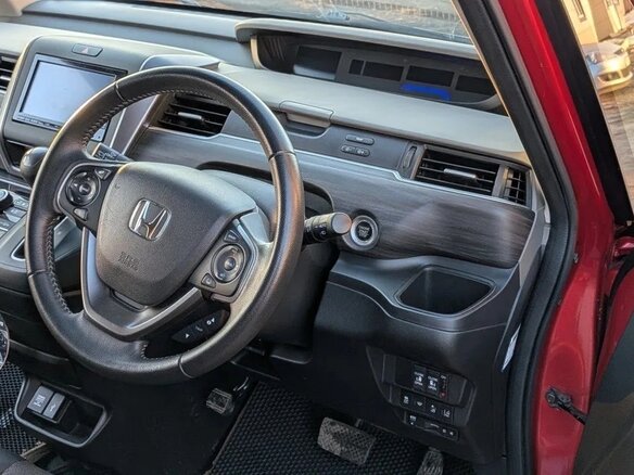2020 Honda Freed II Рестайлинг, красный, 1500000 рублей - вид 11