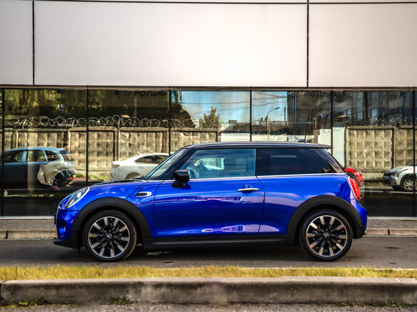 2020 Mini Hatch Cooper III (F55/F56) Рестайлинг, синий, 2333500 рублей - вид 8