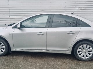 2011 Chevrolet Cruze I, серебристый, 800000 рублей, вид 2