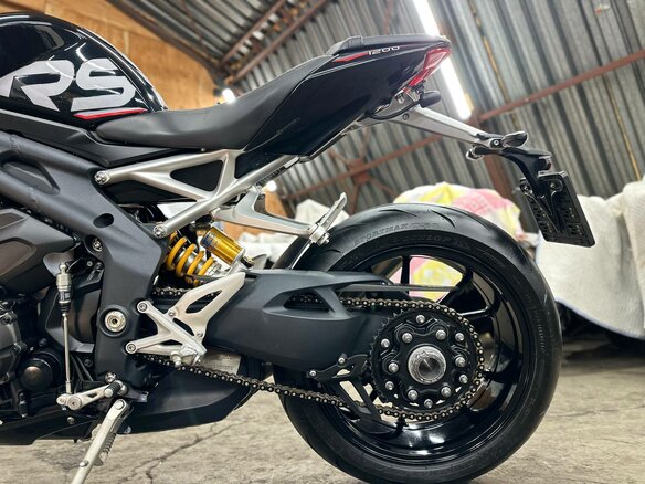2021 Triumph Speed Triple, чёрный, 1390000 рублей - вид 24