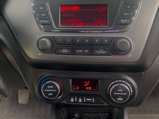 2013 Kia Rio 5-speed III, белый, 800000 рублей, вид 5