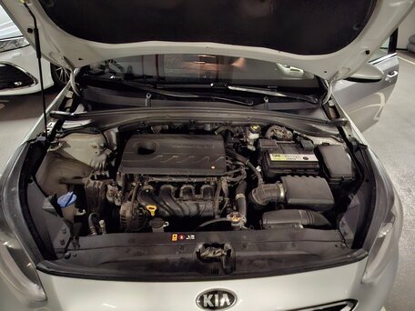 2018 Kia Ceed III, серебристый, 1415000 рублей, вид 4