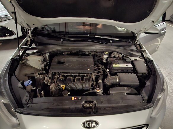 2018 Kia Ceed III, серебристый, 1415000 рублей - вид 3