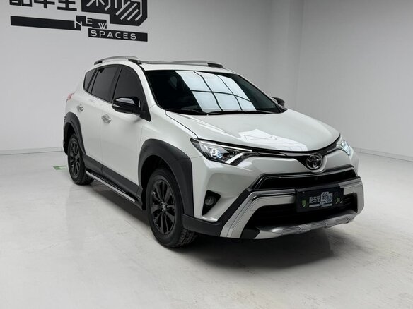 2016 Toyota RAV4 IV (XA40) Рестайлинг, белый - вид 2