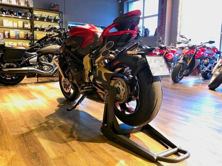 2019 MV Agusta Brutale 1000, красный, 3290000 рублей, вид 5