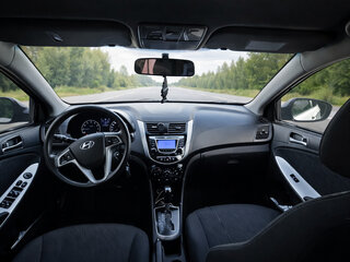 2013 Hyundai Solaris I, серебристый, 888000 рублей, вид 2