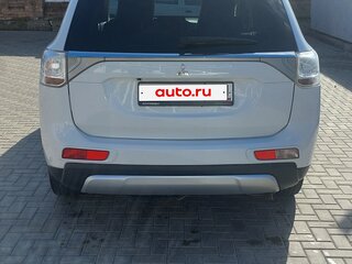 2014 Mitsubishi Outlander III Рестайлинг, белый, 1780000 рублей, вид 5