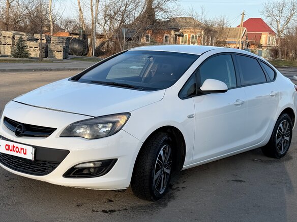 2014 Opel Astra J Рестайлинг, белый, 850000 рублей