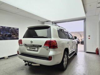 2015 Toyota Land Cruiser 200 Series Рестайлинг 1, белый, 5000000 рублей, вид 4