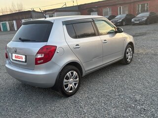2013 Skoda Fabia II Рестайлинг, серебристый, 595000 рублей, вид 4