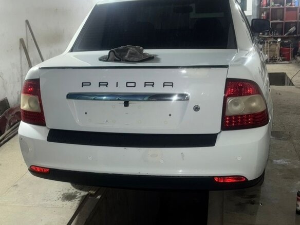 2013 Lada (ВАЗ) Priora I Рестайлинг, белый, 400000 рублей - вид 13
