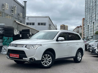 2014 Mitsubishi Outlander III Рестайлинг, белый, 1039000 рублей, вид 2
