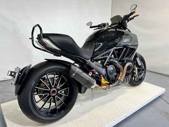 2011 Ducati Diavel Carbon, чёрный, 670000 рублей - вид 4