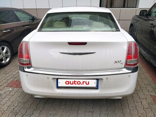 2011 Chrysler 300C II, белый, 2200000 рублей, вид 1