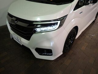 2019 Honda Stepwgn Spada V Рестайлинг, белый, 1942000 рублей, вид 3