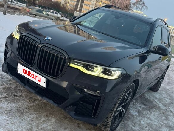 2021 BMW X7 40i I (G07), серый, 9900000 рублей - вид 4
