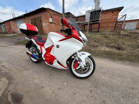 2010 Honda VFR 1200, красный, 720000 рублей, вид 4