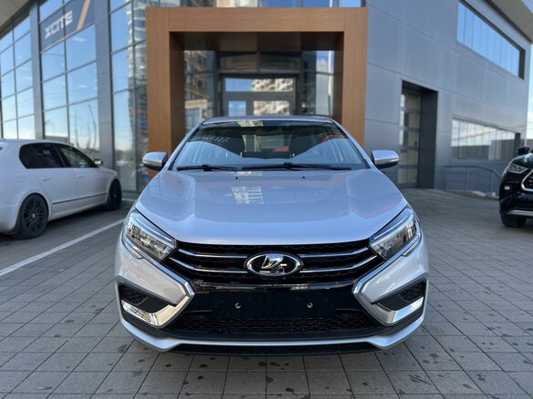 2026 Lada (ВАЗ) Vesta I Рестайлинг (NG), серебристый - вид 1