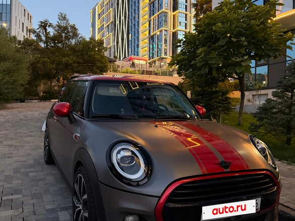 2019 Mini Hatch Cooper III (F55/F56) Рестайлинг, серый, 1750000 рублей - вид 2