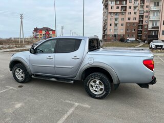 2014 Mitsubishi L200 IV Рестайлинг, серебристый, 1500000 рублей, вид 3