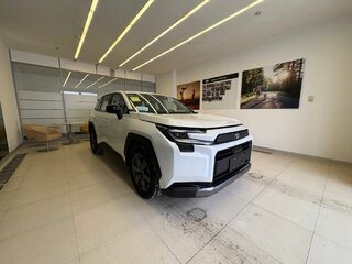 2025 Toyota RAV4 VI (XA60), белый, 4550000 рублей, вид 3