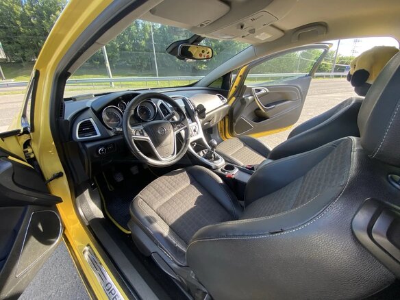 2011 Opel Astra GTC J Рестайлинг, жёлтый, 680000 рублей - вид 9