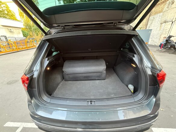 2019 Volkswagen Tiguan Allspace II, серый, 3400000 рублей - вид 8