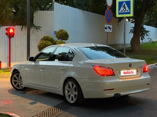 2007 BMW 5 серии 525i V (E60/E61) Рестайлинг, белый, 2100000 рублей, вид 1
