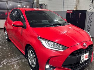2020 Toyota Yaris IV, красный, 1550000 рублей, вид 5