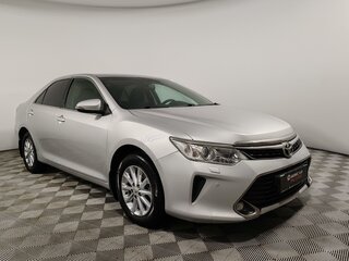2017 Toyota Camry VII (XV50) Рестайлинг, серебристый, 1879000 рублей, вид 3