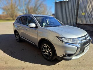 2015 Mitsubishi Outlander III Рестайлинг 2, серебристый, 1550000 рублей, вид 3