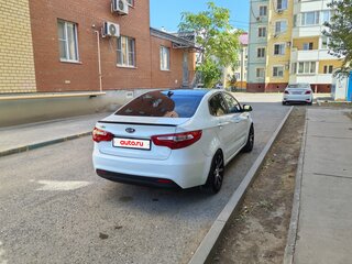 2012 Kia Rio 4-speed III, белый, 950000 рублей, вид 4