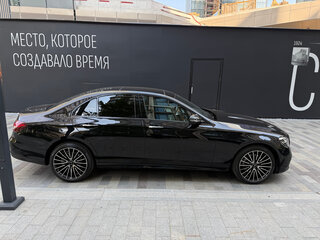 2021 Mercedes-Benz E-Класс 200 V (W213, S213, C238) Рестайлинг, чёрный, 4300000 рублей, вид 3