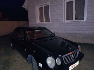 1997 Mercedes-Benz E-Класс 200 II (W210, S210), чёрный, 155000 рублей, вид 5