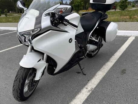2010 Honda VFR 1200, белый, 680000 рублей, вид 4