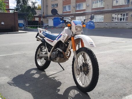 1993 Yamaha XT225 Serow, белый, 220000 рублей, вид 1
