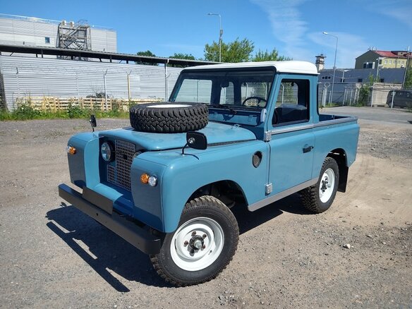 1982 Land Rover Series III, голубой