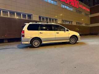 2001 Mitsubishi Chariot Grandis III, белый, 750000 рублей, вид 2